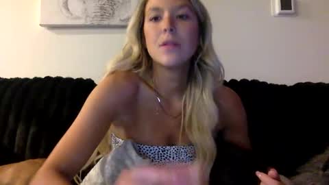 Snapshot of misss_alyssaaa chatting on 04/21/26, 02:51 Alyssa online show from 04/21/26, 02:51