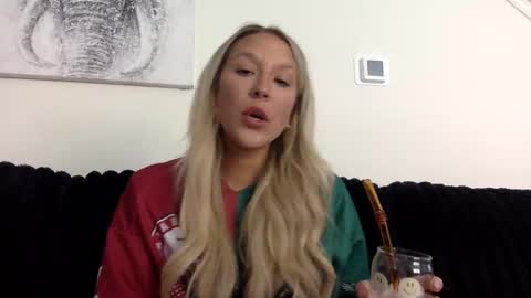 Snapshot of misss_alyssaaa chatting on 04/23/26, 07:16 Alyssa online show from 04/23/26, 07:16