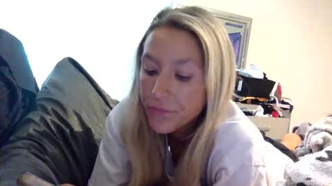 Snapshot of misss_alyssaaa chatting on 04/27/26, 12:19 Alyssa online show from 04/27/26, 12:19