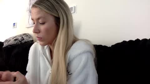 Snapshot of misss_alyssaaa chatting on 05/06/26, 03:17 Alyssa online show from 05/06/26, 03:17