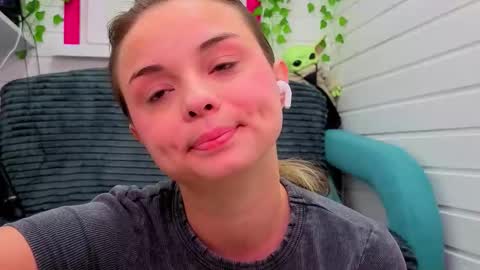 . online show from 11/28/25, 06:05