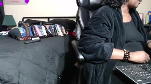 Snapshot of misstajaa chatting on 11/17/25, 08:25 MissTajaa online show from 11/17/25, 08:25