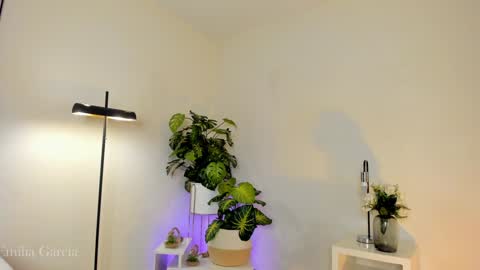 Fernanda Davila online show from 12/23/24, 11:06