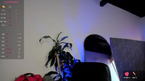missvalery1 online show from 12/31/24, 12:15