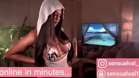 Snapshot of missvalery_1 chatting on 11/25/25, 06:52 OF online show from 11/25/25, 06:52