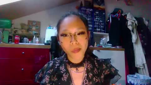 Snapshot of missversatile chatting on 05/12/26, 05:10 Miss Versatile online show from 05/12/26, 05:10