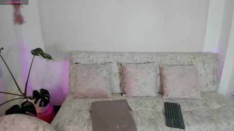 Pau OFmissweetpeach online show from 06/10/26, 11:46