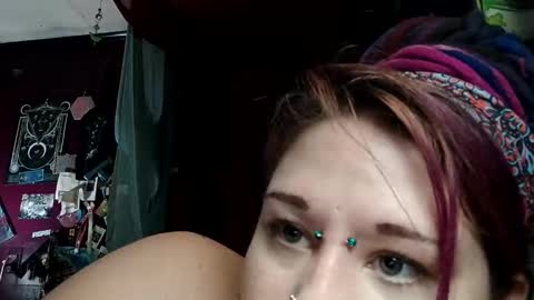 Snapshot of missxmoth444 chatting on 11/14/25, 04:22 missxmoth444 online show from 11/14/25, 04:22