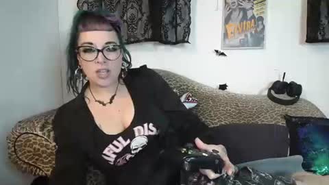 Missy Dee online show from 11/18/25, 09:25