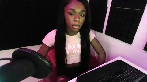 Snapshot of missymixingmiss chatting on 02/27/25, 05:04 lauren online show from 02/27/25, 05:04