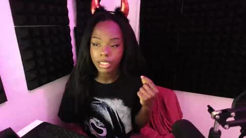 Snapshot of missymixingmiss chatting on 11/01/25, 05:09 lauren online show from 11/01/25, 05:09