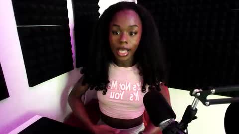 Snapshot of missymixingmiss chatting on 11/13/25, 06:40 lauren online show from 11/13/25, 06:40