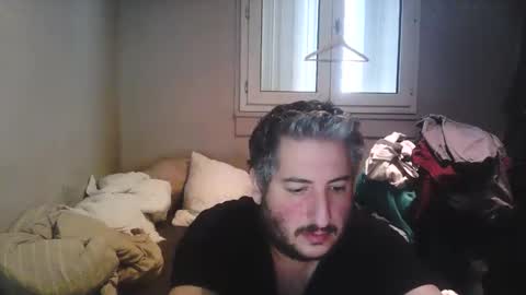 Snapshot of misterbelled chatting on 12/17/25, 12:22 misterbelled online show from 12/17/25, 12:22