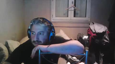 Snapshot of misterbelled chatting on 12/18/25, 07:09 misterbelled online show from 12/18/25, 07:09