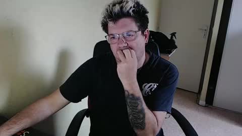 Snapshot of mistercoeur1 chatting on 01/02/25, 02:35 mistercoeur online show from 01/02/25, 02:35