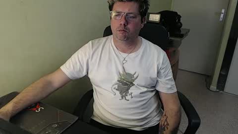 Snapshot of mistercoeur1 chatting on 01/17/25, 04:47 mistercoeur online show from 01/17/25, 04:47