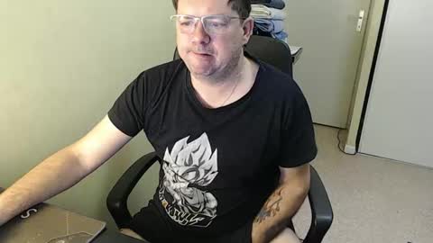 Snapshot of mistercoeur1 chatting on 02/05/25, 08:11 mistercoeur online show from 02/05/25, 08:11