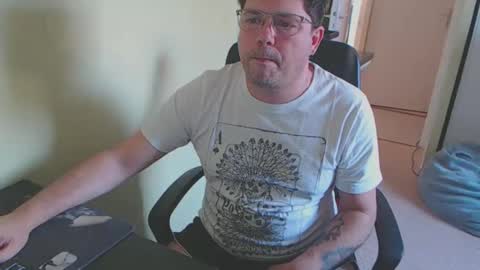 Snapshot of mistercoeur1 chatting on 02/19/25, 03:38 mistercoeur online show from 02/19/25, 03:38