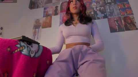 Snapshot of mistileav chatting on 11/23/25, 02:33 online show from 11/23/25, 02:33