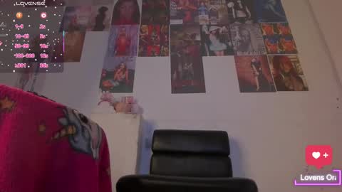 Snapshot of mistileav chatting on 12/15/25, 04:28 online show from 12/15/25, 04:28