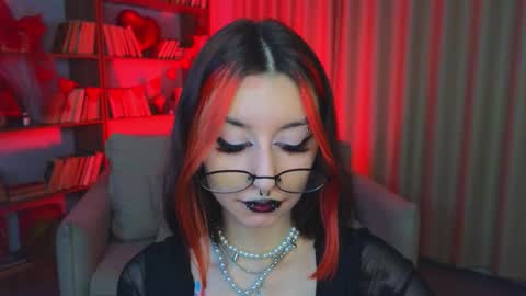 Snapshot of mistress__marcelline chatting on 02/19/26, 10:11 Marcelline online show from 02/19/26, 10:11