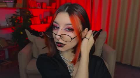 Snapshot of mistress__marcelline chatting on 03/01/26, 09:33 Marcelline online show from 03/01/26, 09:33