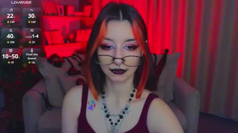 Snapshot of mistress__marcelline chatting on 03/05/26, 09:49 Marcelline online show from 03/05/26, 09:49