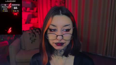 Snapshot of mistress__marcelline chatting on 03/30/26, 01:39 Marcelline online show from 03/30/26, 01:39