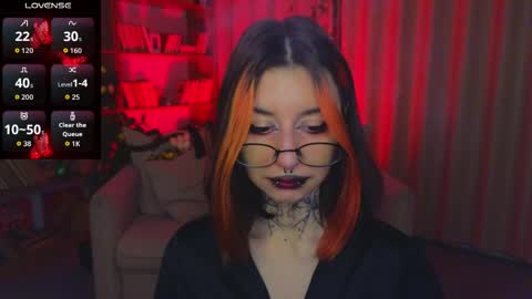 Snapshot of mistress__marcelline chatting on 04/04/26, 01:26 Marcelline online show from 04/04/26, 01:26