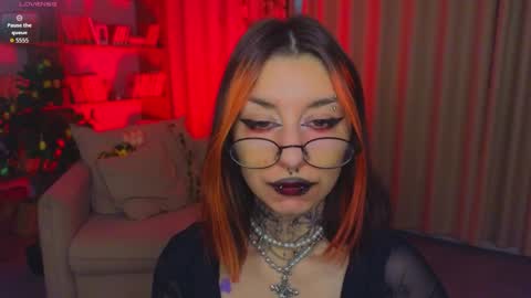 Snapshot of mistress__marcelline chatting on 04/05/26, 01:14 Marcelline online show from 04/05/26, 01:14