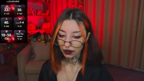 Snapshot of mistress__marcelline chatting on 04/06/26, 01:36 Marcelline online show from 04/06/26, 01:36