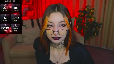 Snapshot of mistress__marcelline chatting on 04/21/26, 01:53 Marcelline online show from 04/21/26, 01:53