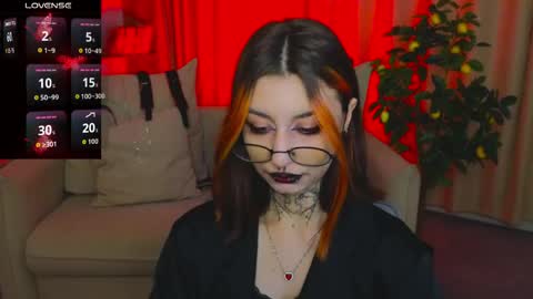 Snapshot of mistress__marcelline chatting on 04/21/26, 02:51 Marcelline online show from 04/21/26, 02:51