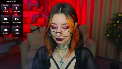 Snapshot of mistress__marcelline chatting on 04/28/26, 01:26 Marcelline online show from 04/28/26, 01:26