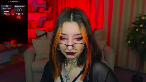 Snapshot of mistress__marcelline chatting on 04/28/26, 02:27 Marcelline online show from 04/28/26, 02:27