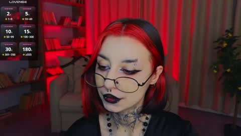 Snapshot of mistress__marcelline chatting on 05/14/26, 01:56 Marcelline online show from 05/14/26, 01:56