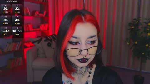 Snapshot of mistress__marcelline chatting on 05/15/26, 01:56 Marcelline online show from 05/15/26, 01:56