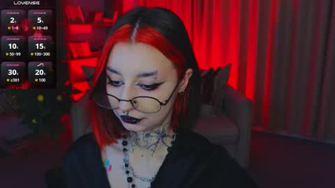 Snapshot of mistress__marcelline chatting on 05/19/26, 01:56 Marcelline online show from 05/19/26, 01:56
