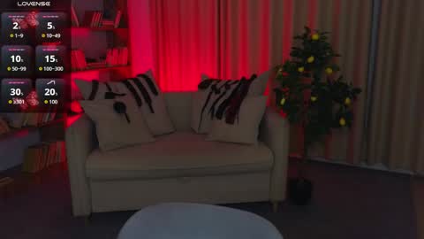 Snapshot of mistress__marcelline chatting on 05/29/26, 01:47 Marcelline online show from 05/29/26, 01:47