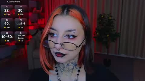 Snapshot of mistress__marcelline chatting on 06/18/26, 01:50 Marcelline online show from 06/18/26, 01:50