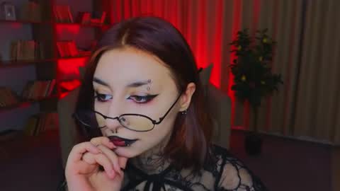 Snapshot of mistress__marcelline chatting on 06/25/26, 05:12 Marcelline online show from 06/25/26, 05:12
