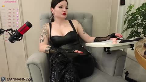 Her Infernal Majesty online show from 02/04/25, 07:33
