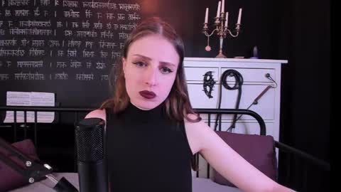 Snapshot of mistress_marlene chatting on 04/17/26, 08:39 Mistress Marlene online show from 04/17/26, 08:39