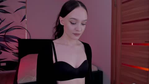 Mistress Mia online show from 12/04/24, 01:47