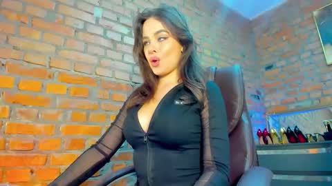 Snapshot of mistress_milana_ chatting on 11/16/25, 10:21 mistress_milana_ online show from 11/16/25, 10:21