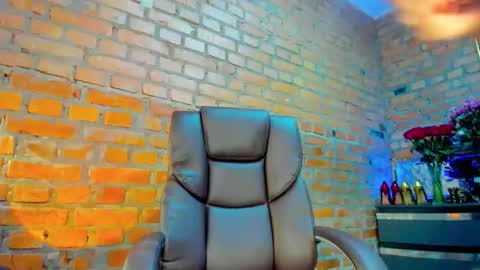 Snapshot of mistress_milana_ chatting on 11/23/25, 11:10 mistress_milana_ online show from 11/23/25, 11:10