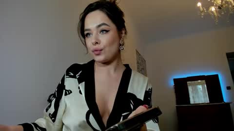 Snapshot of mistress_milana_ chatting on 01/18/26, 01:15 mistress_milana_ online show from 01/18/26, 01:15