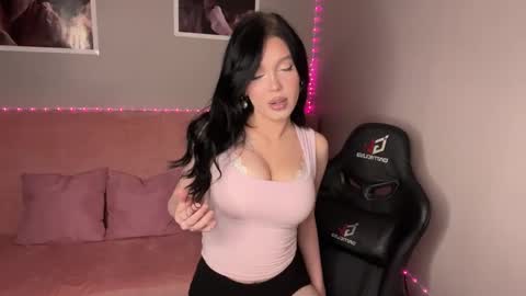 Mia online show from 09/22/25, 05:15