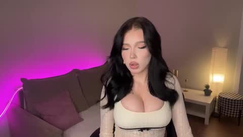 Snapshot of mistress_of_hearts chatting on 11/30/25, 07:40 Mia online show from 11/30/25, 07:40