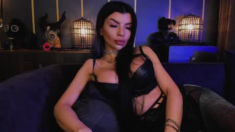 Snapshot of mistresselenia chatting on 12/09/24, 01:13 Elenia online show from 12/09/24, 01:13